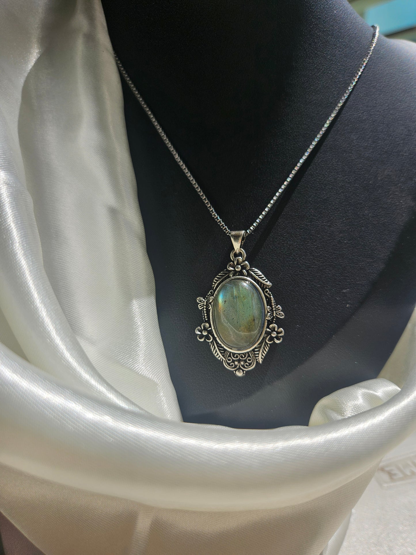 Natural Agate Oval Necklace Silver Plated