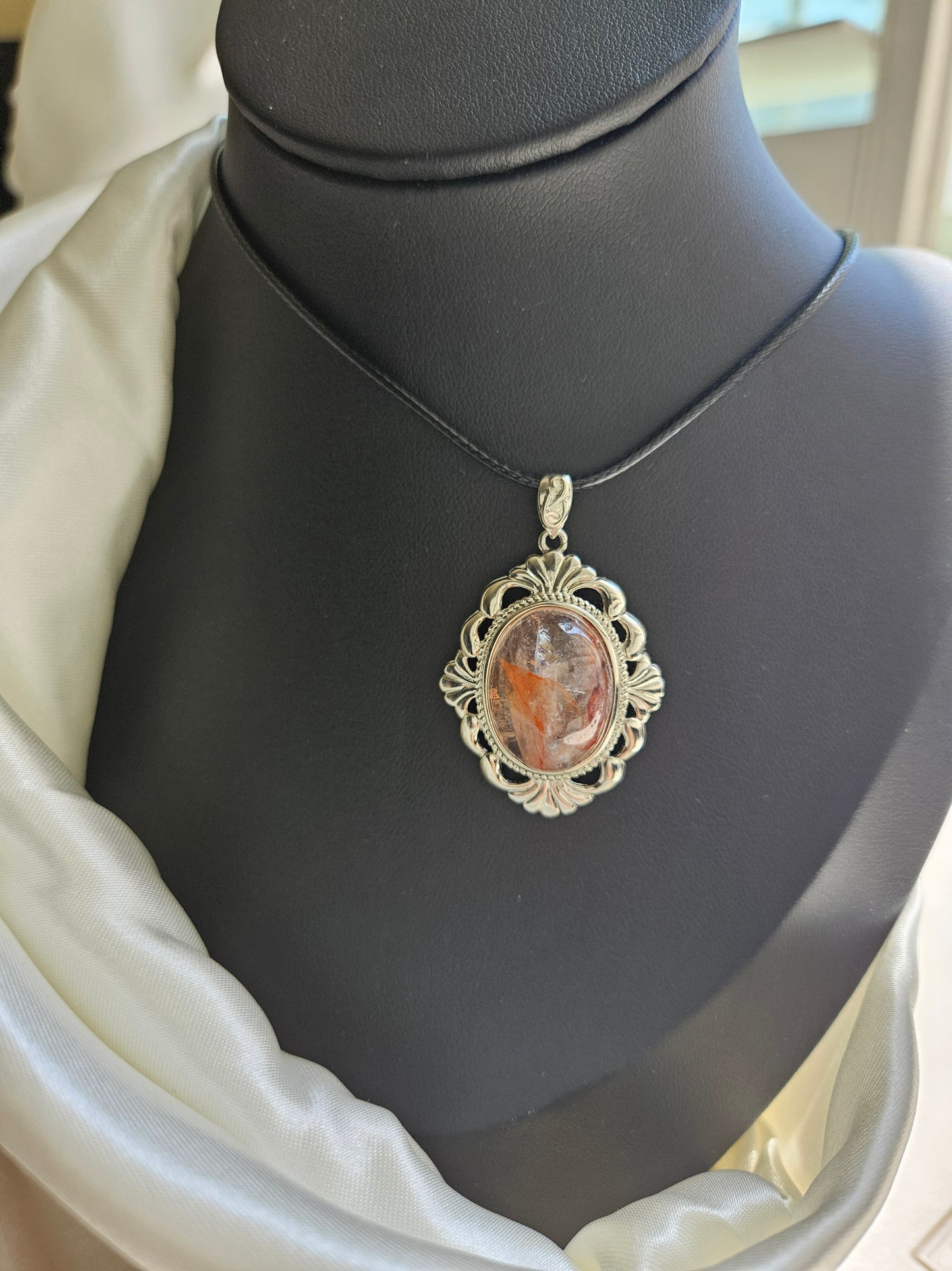 Red Floating Flower Natural Crystal Pendant Necklace