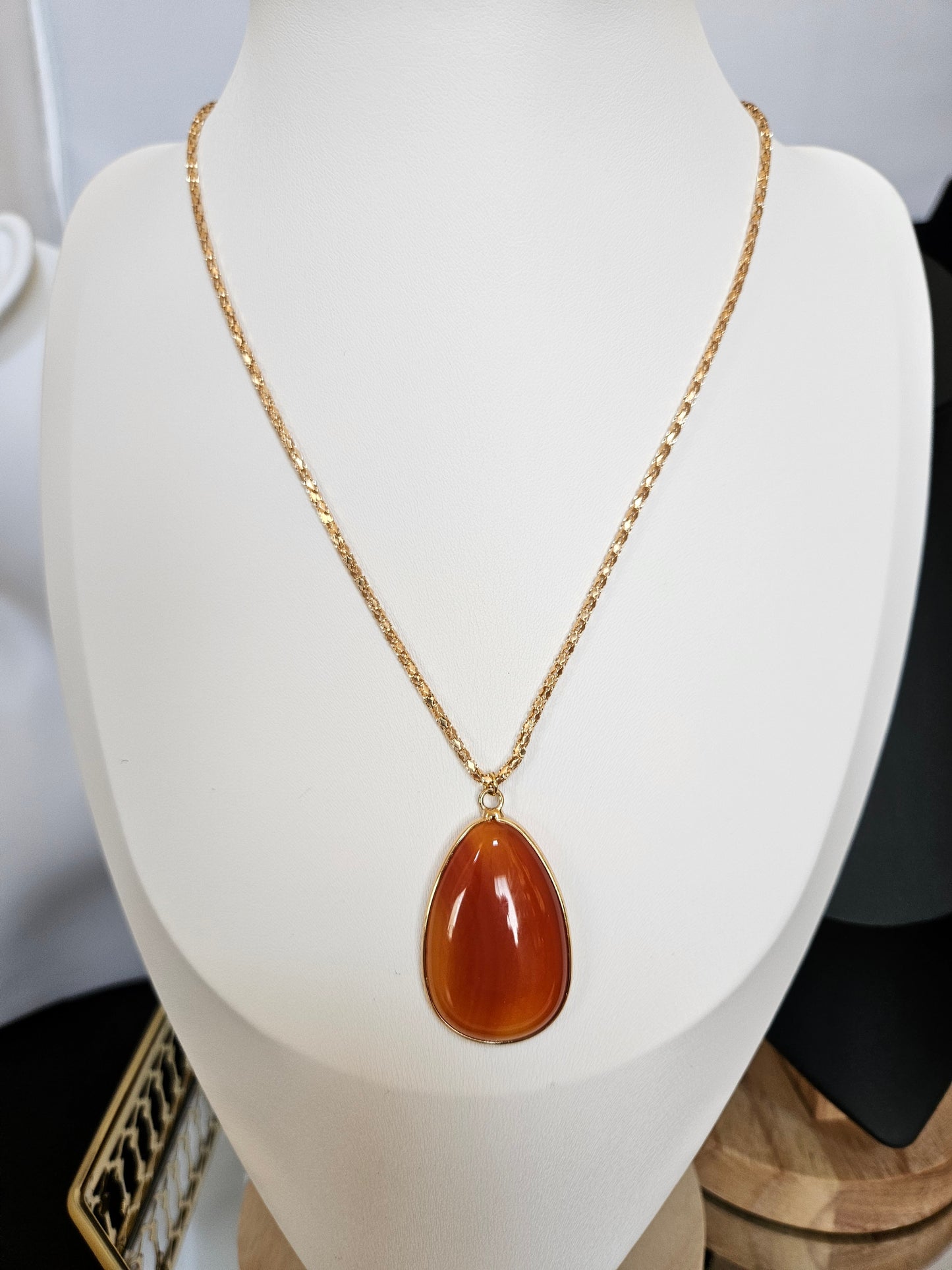 Vintage Teardrop Agate Pendant Necklace