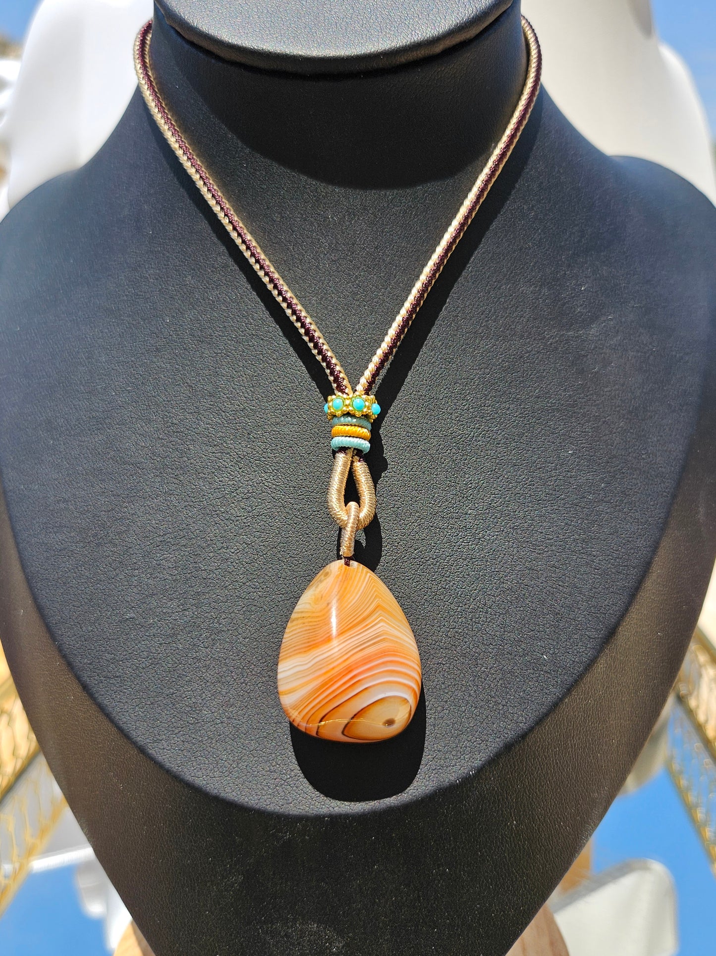 Natural agate pendant necklace with natural different textures on both sides
