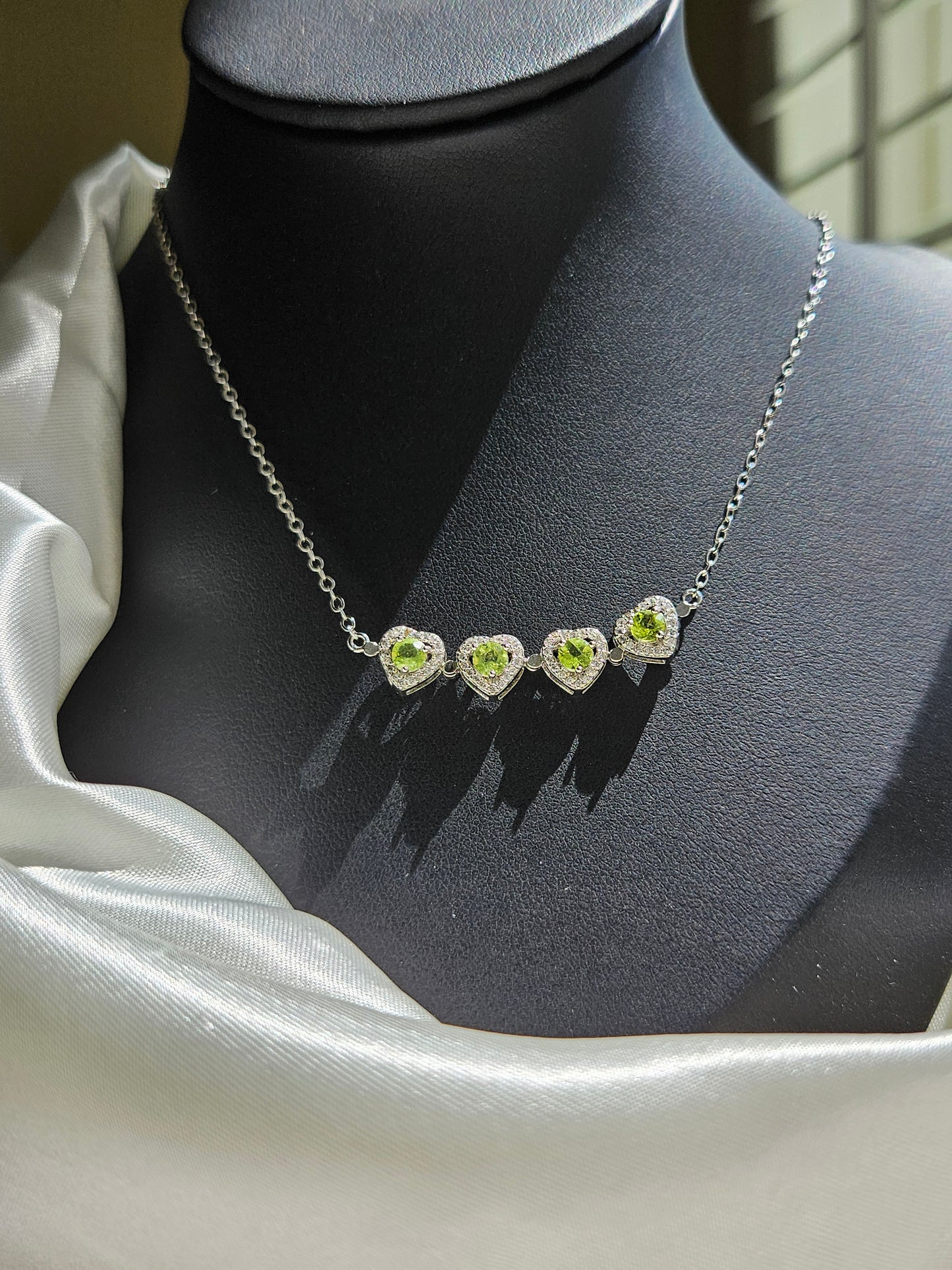 Natural Olivine Clover Openable Necklace Silver Plated