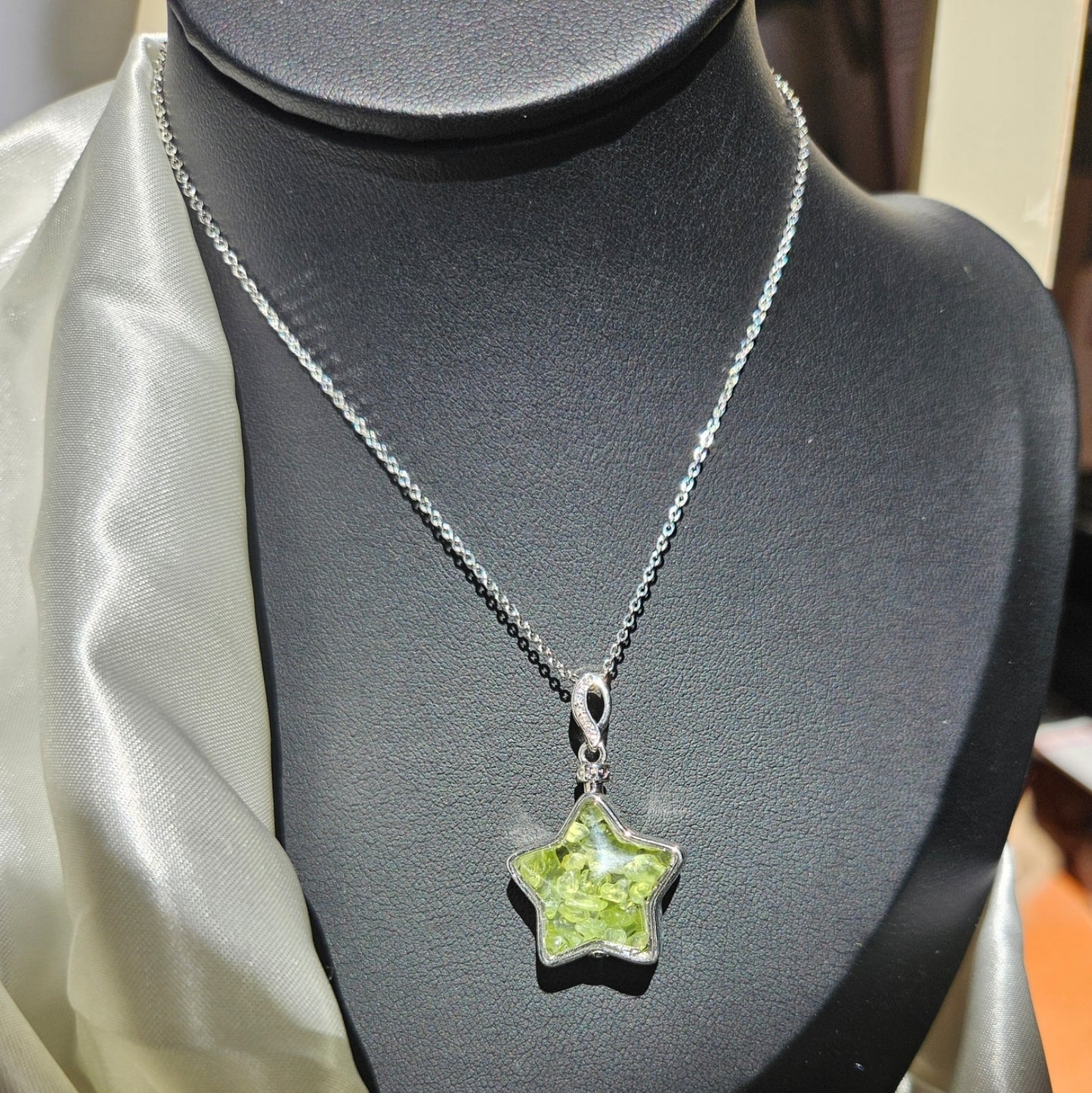 Natural Olivine Wishing Bottle Star Shape Necklace Silver Plated