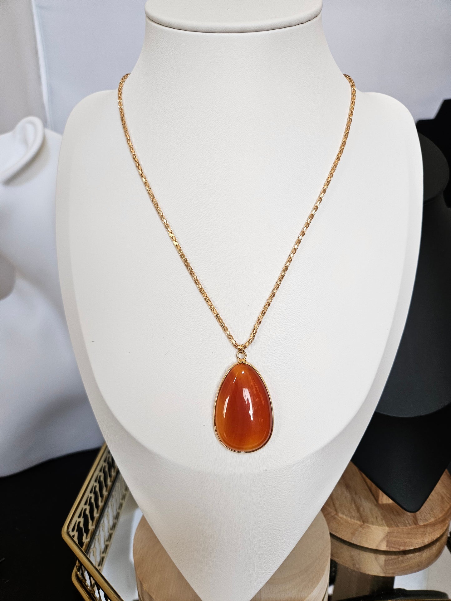 Vintage Teardrop Agate Pendant Necklace