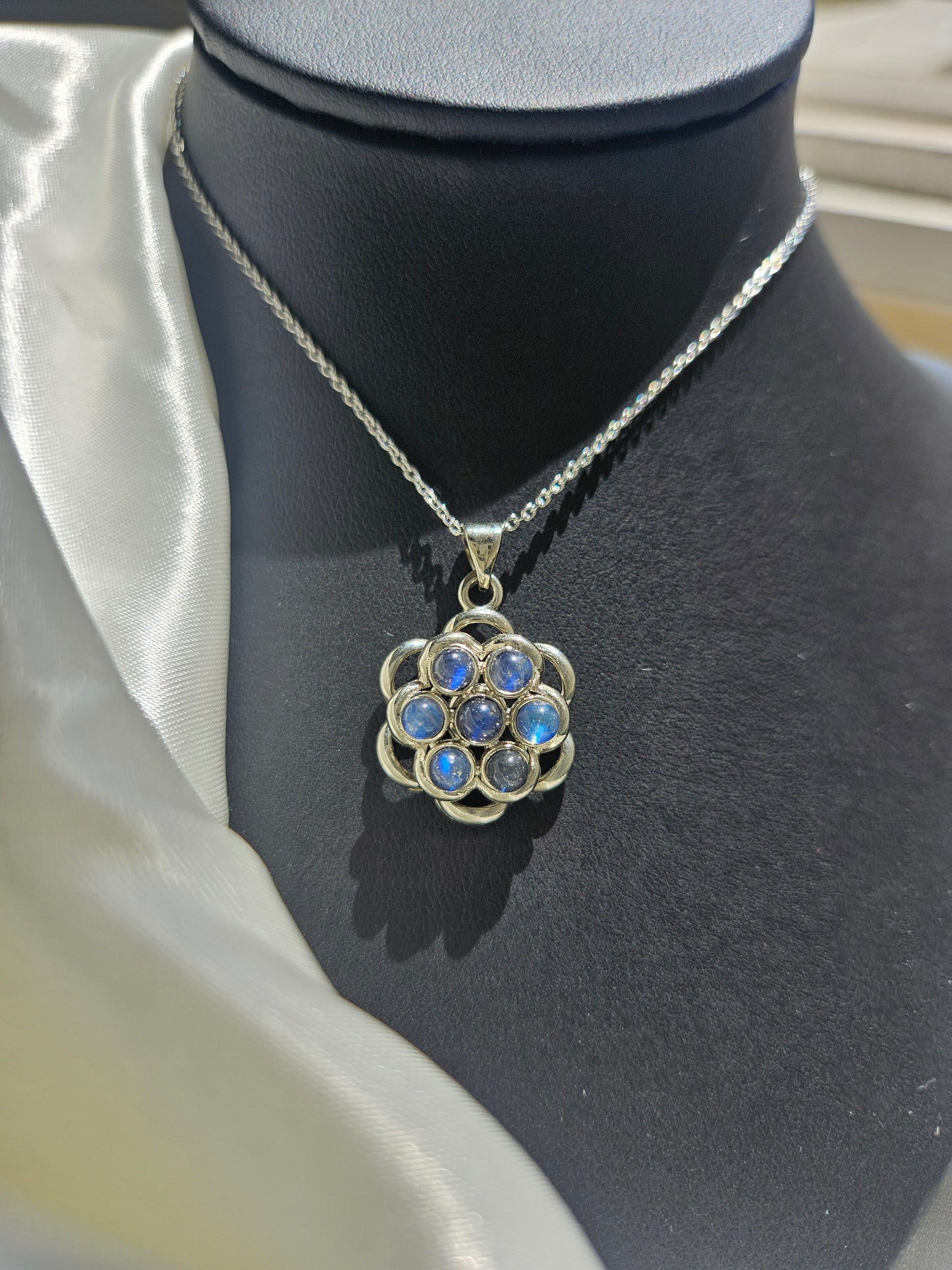 Natural Moonstone Pattern Necklace Silver Plated