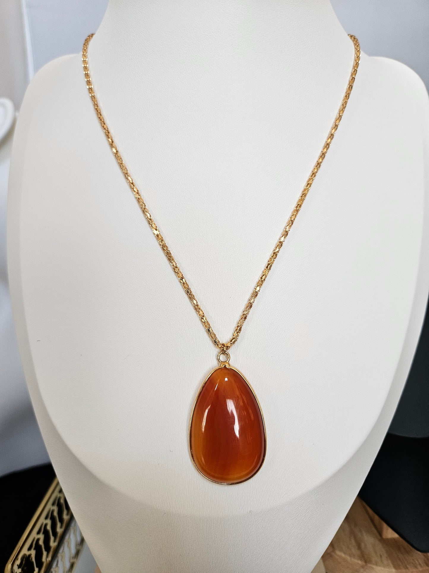 Vintage Teardrop Agate Pendant Necklace