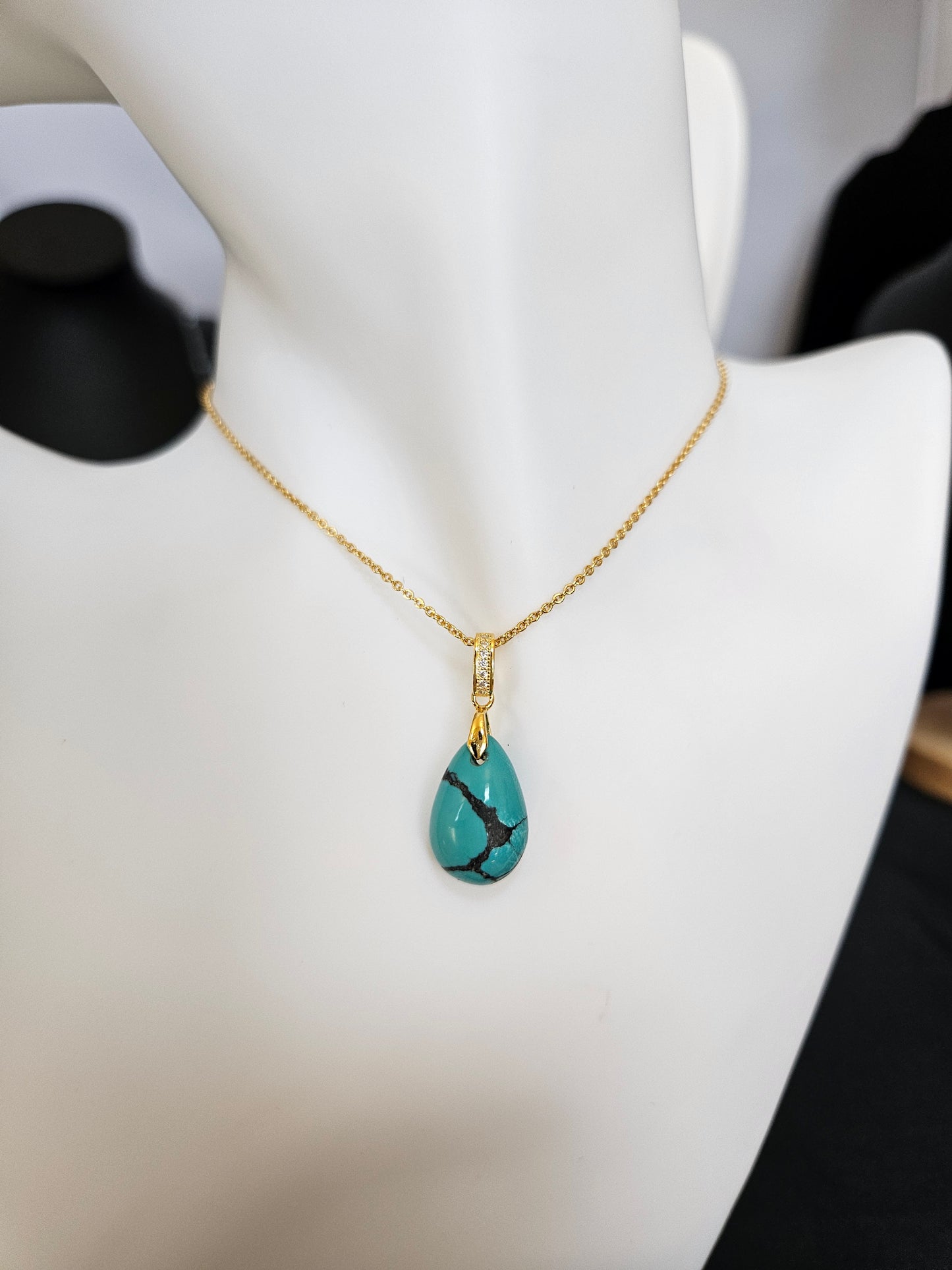 Natural Turquoise Natural Texture Teardrop-shaped Retro Pendant Gold-plated Necklace