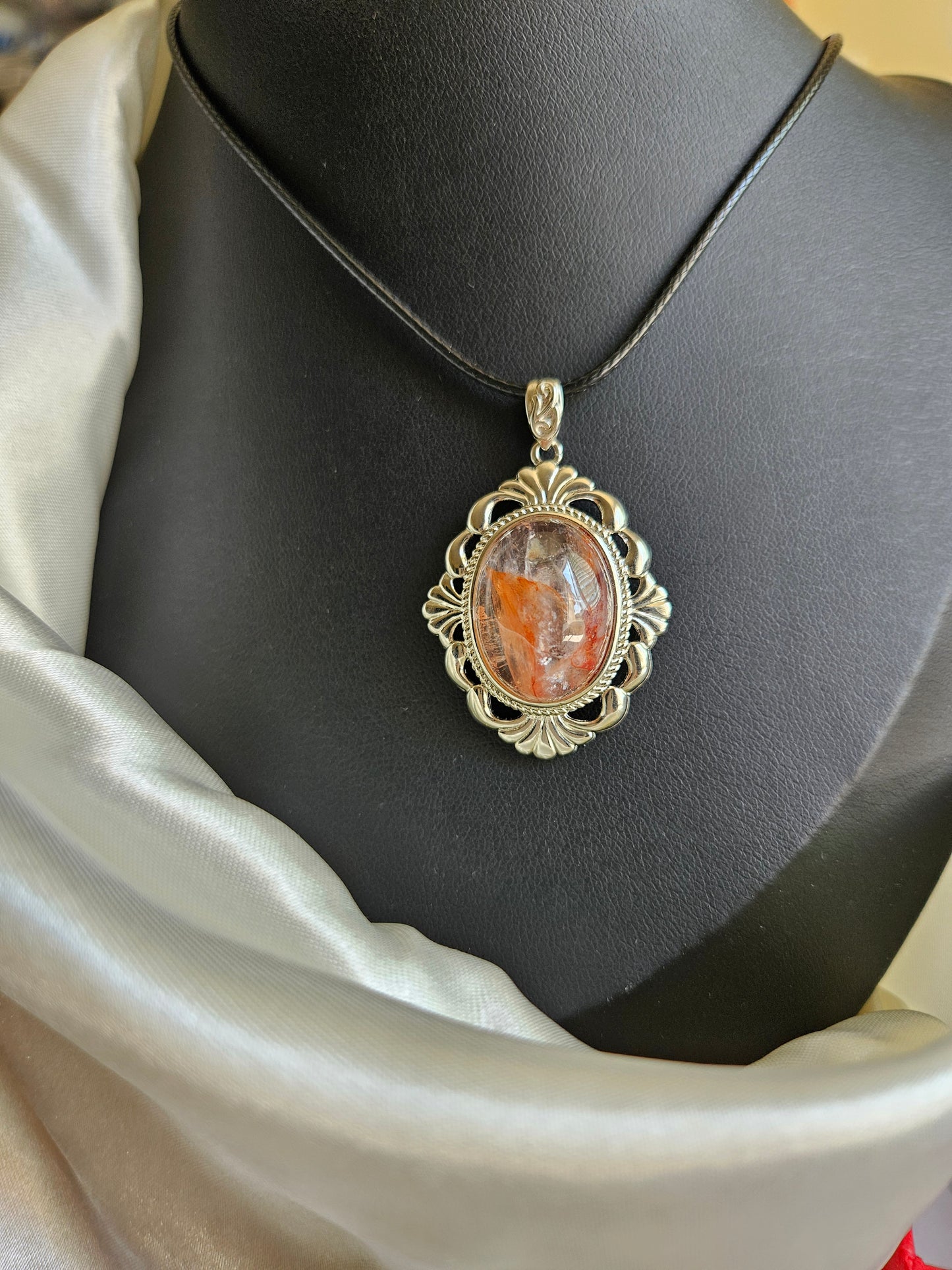 Red Floating Flower Natural Crystal Pendant Necklace