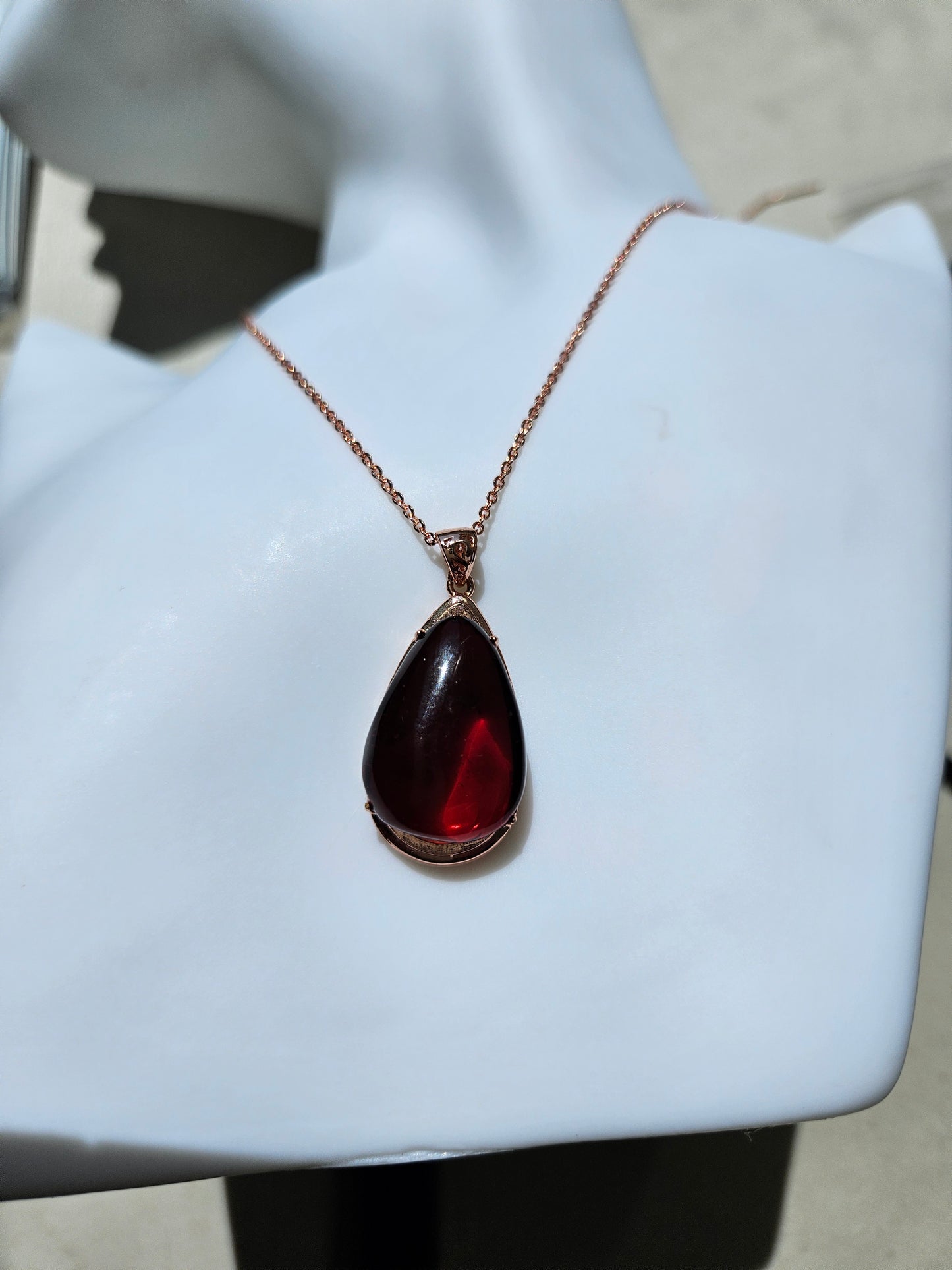 Natural teardrop-shaped red amber pendant necklace
