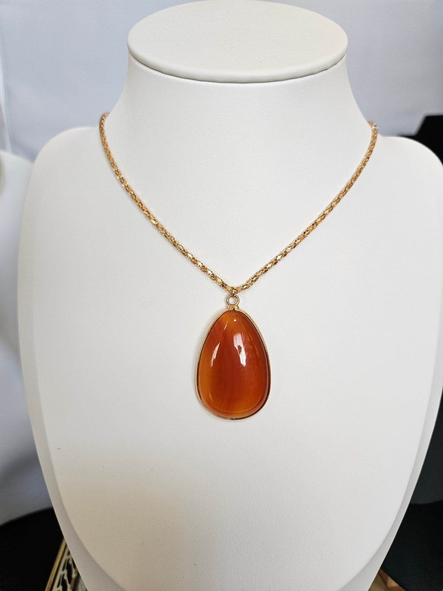 Vintage Teardrop Agate Pendant Necklace