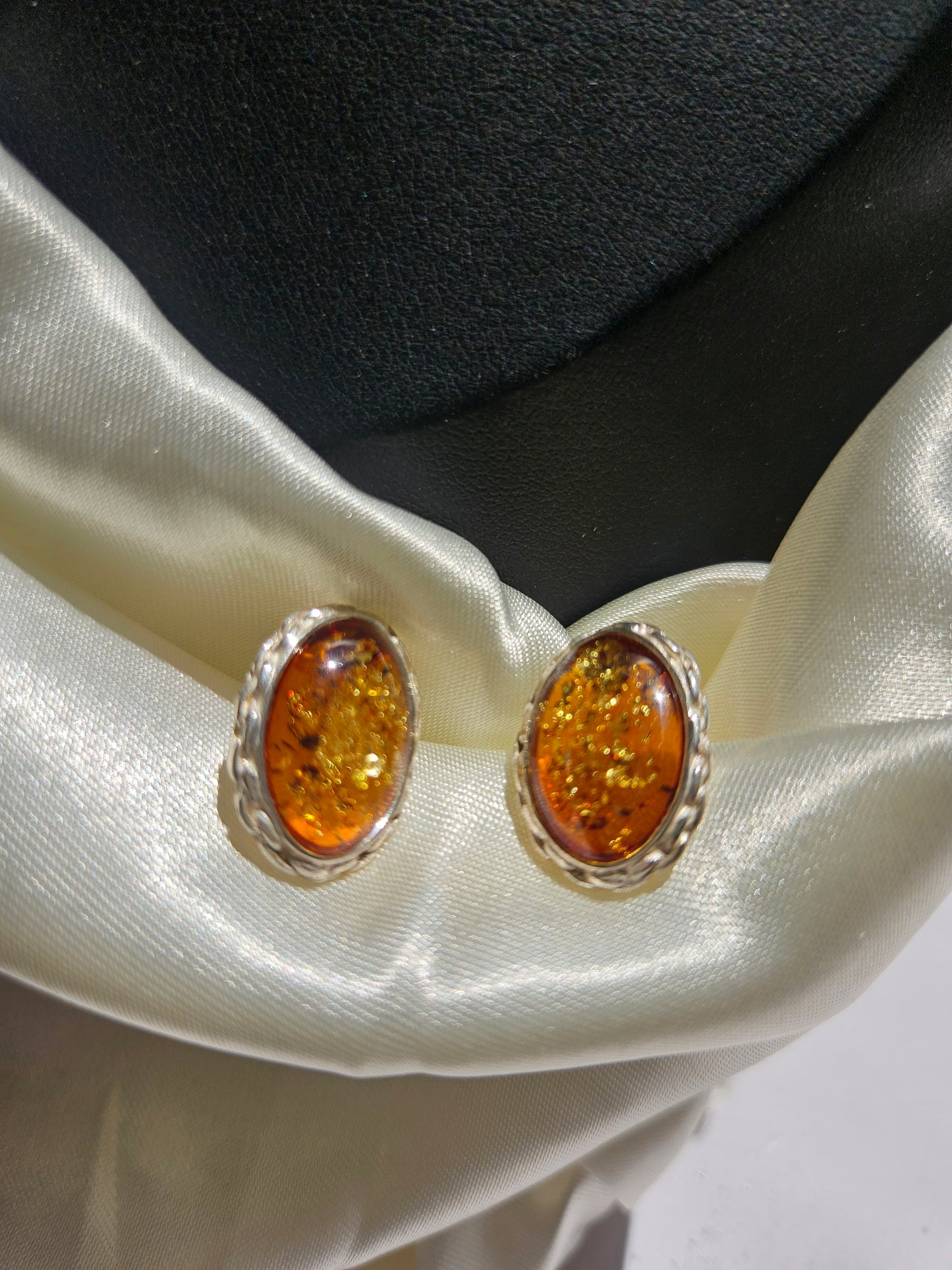 Natural Huapo Earring Oval