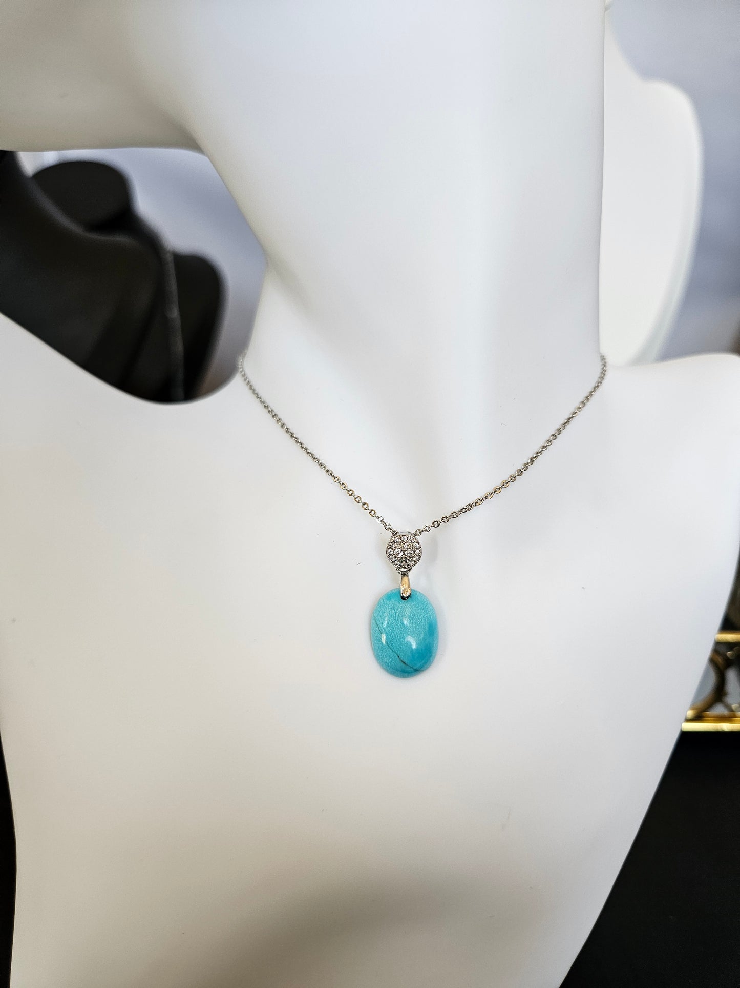 Natural Turquoise Oval Natural Texture Round Pendant Necklace