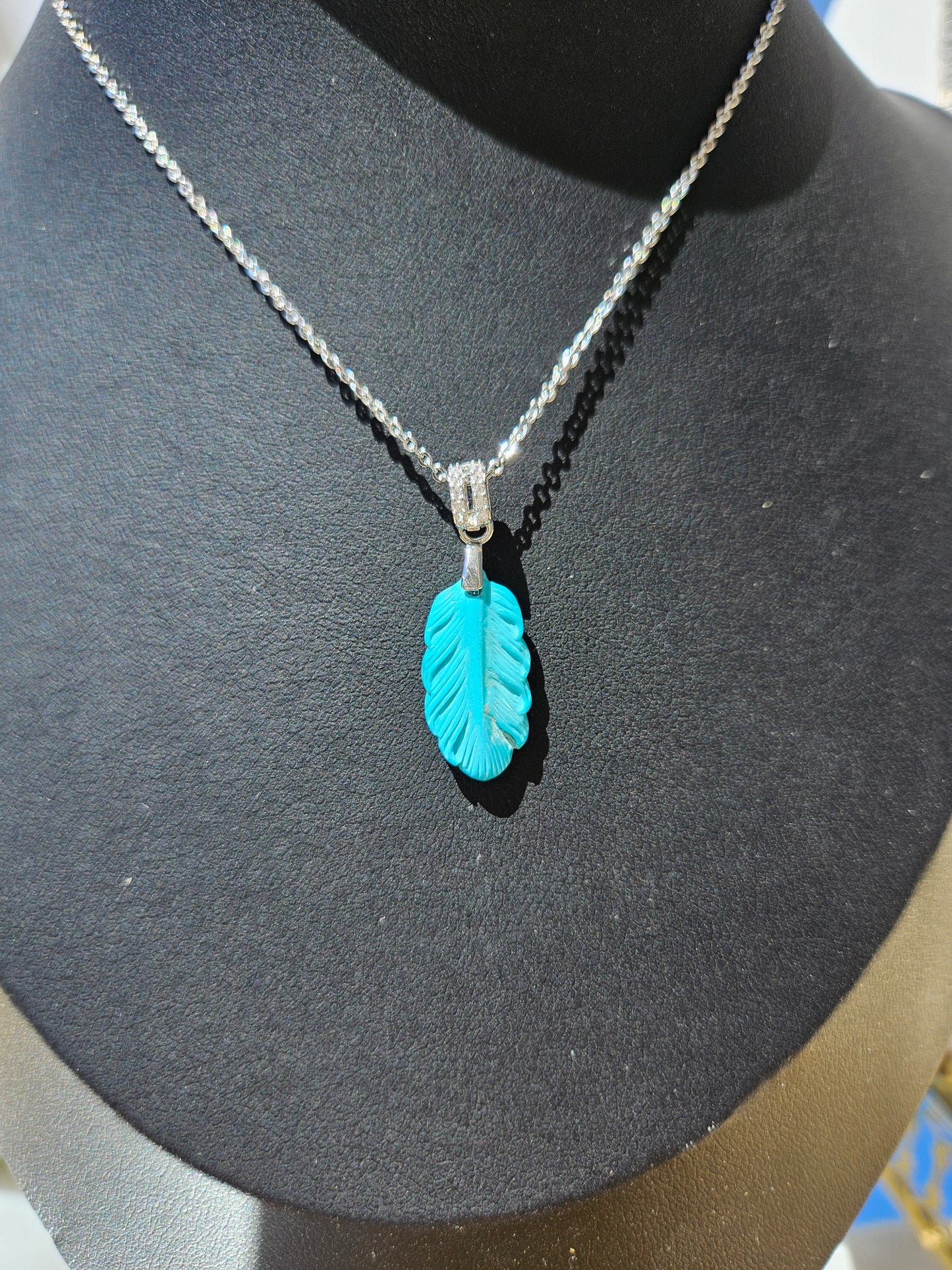 Natural Turquoise Feather-shaped Vintage Pendant Silver-plated Necklace
