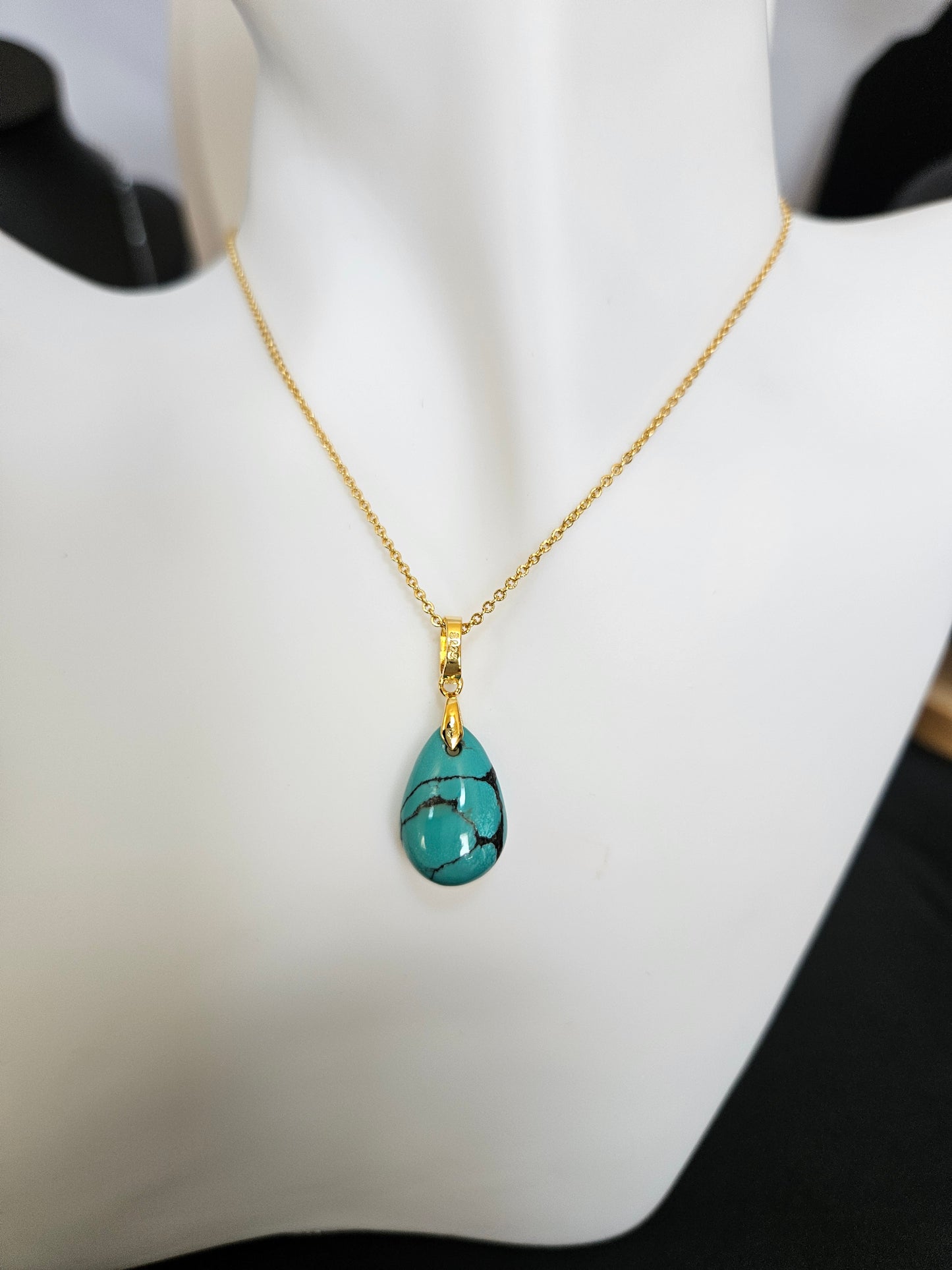 Natural Turquoise Natural Texture Teardrop-shaped Retro Pendant Gold-plated Necklace