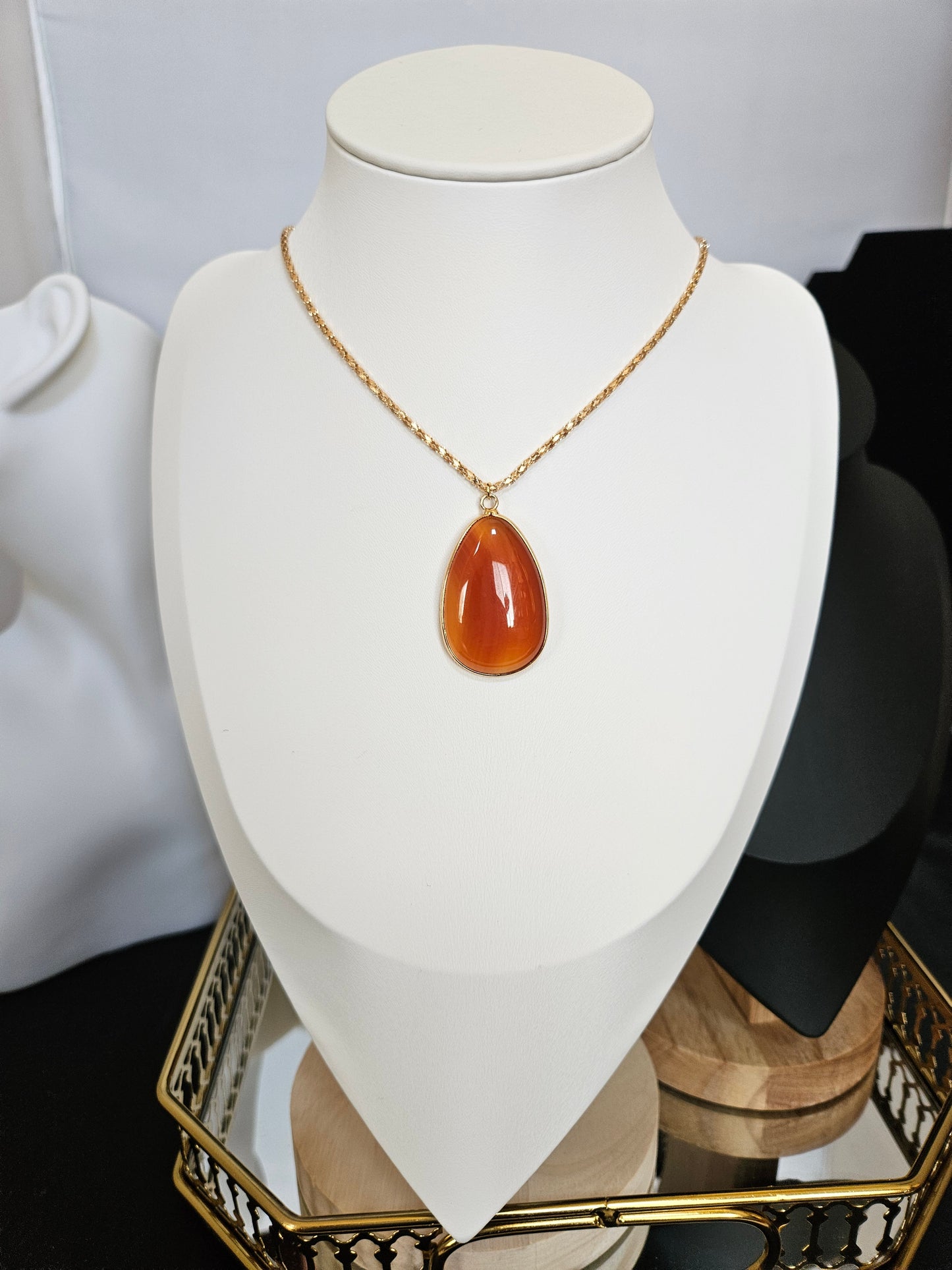 Vintage Teardrop Agate Pendant Necklace