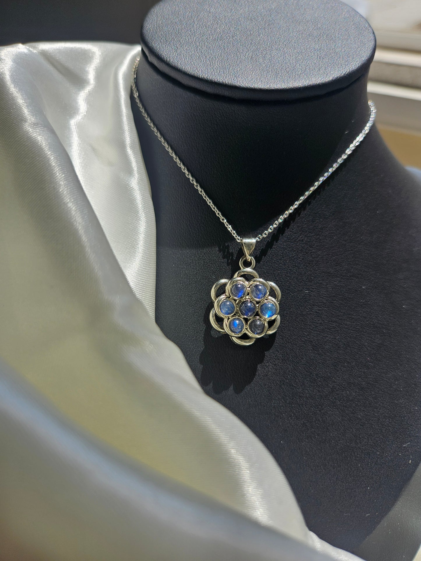 Natural Moonstone Pattern Necklace Silver Plated