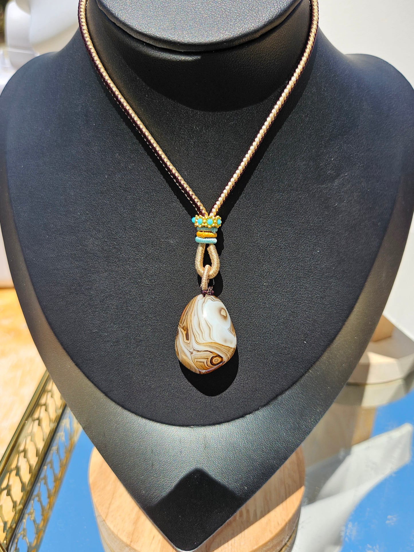 Natural agate pendant necklace with natural different textures on both sides