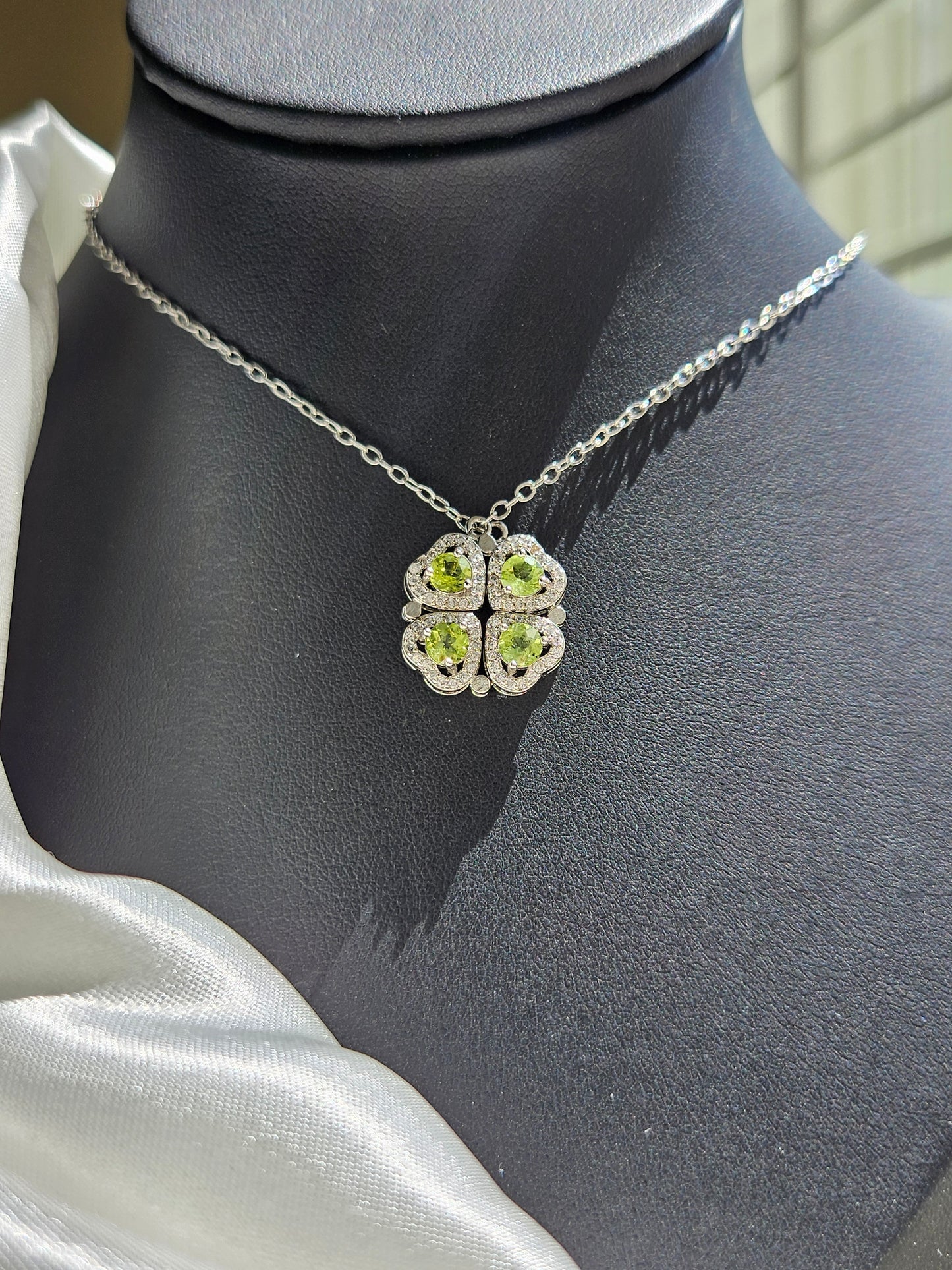 Natural Olivine Clover Openable Necklace Silver Plated