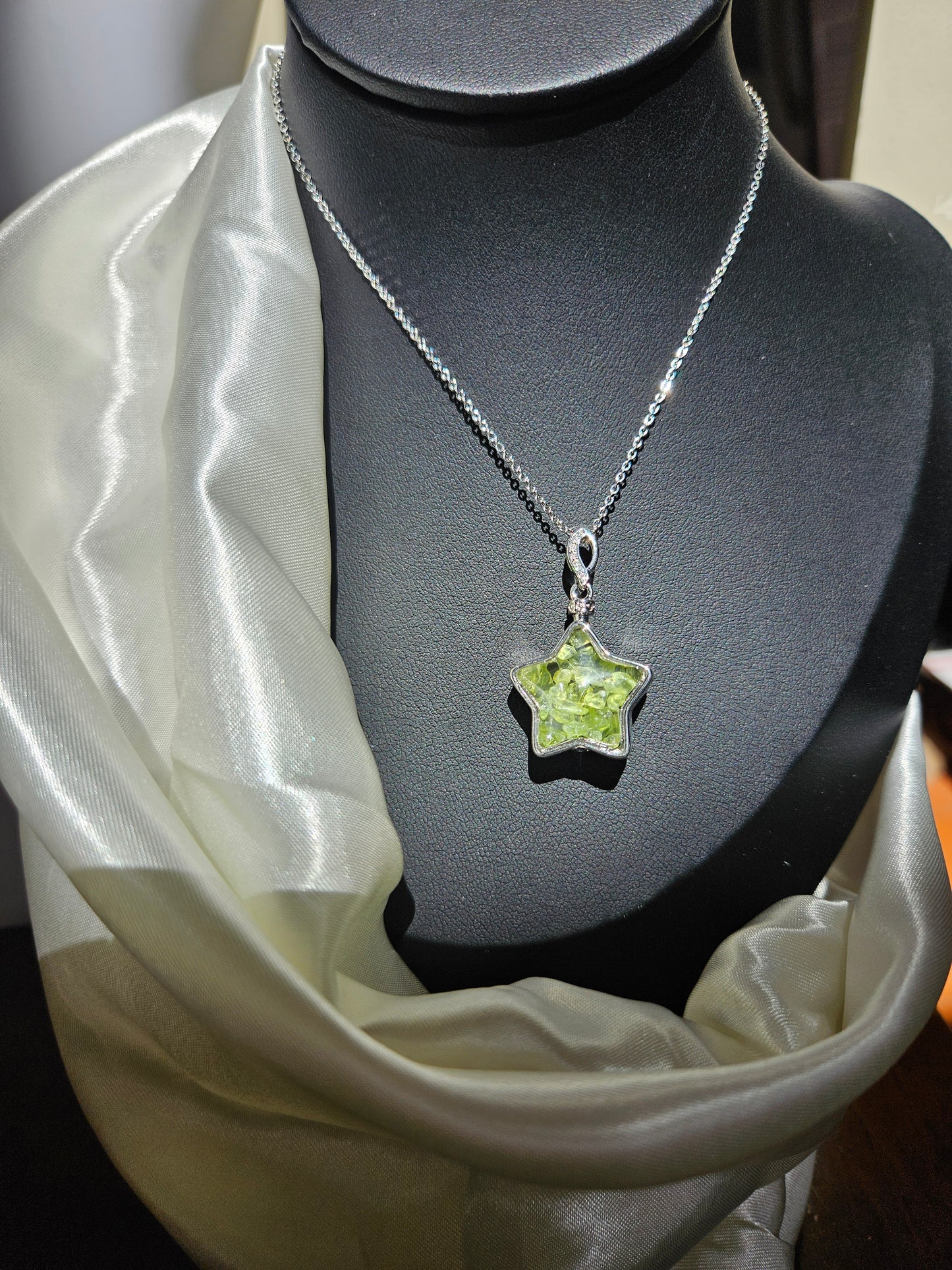 Natural Olivine Wishing Bottle Star Shape Necklace Silver Plated