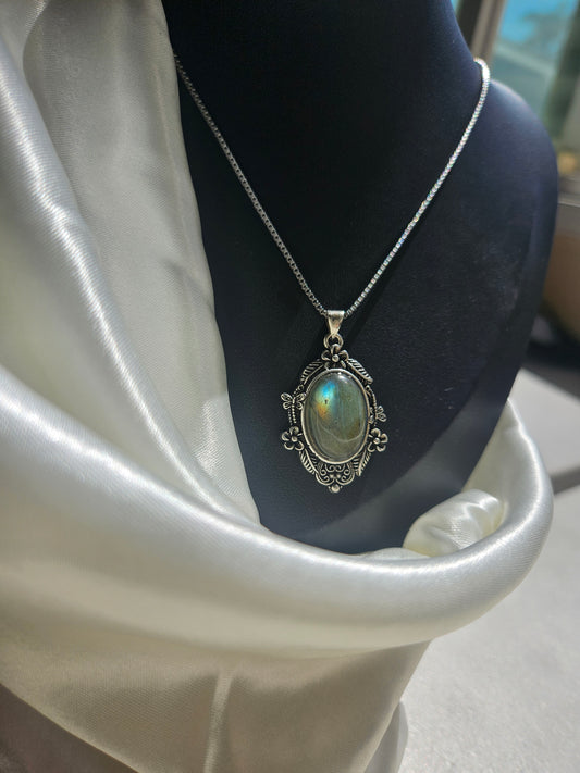 Natural Agate Oval Necklace Silver Plated