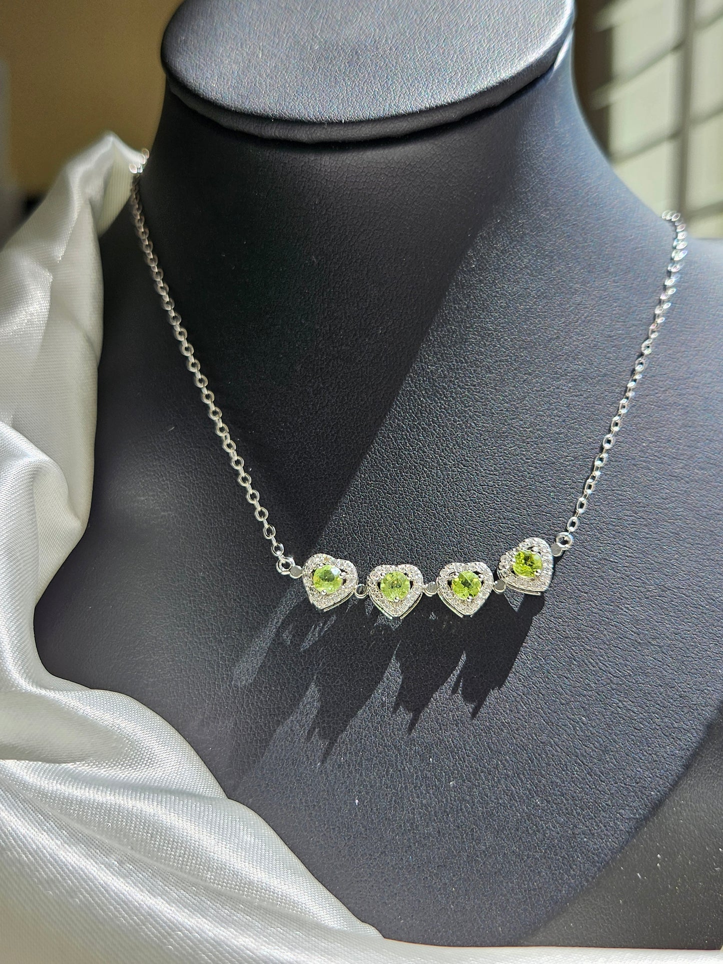 Natural Olivine Clover Openable Necklace Silver Plated
