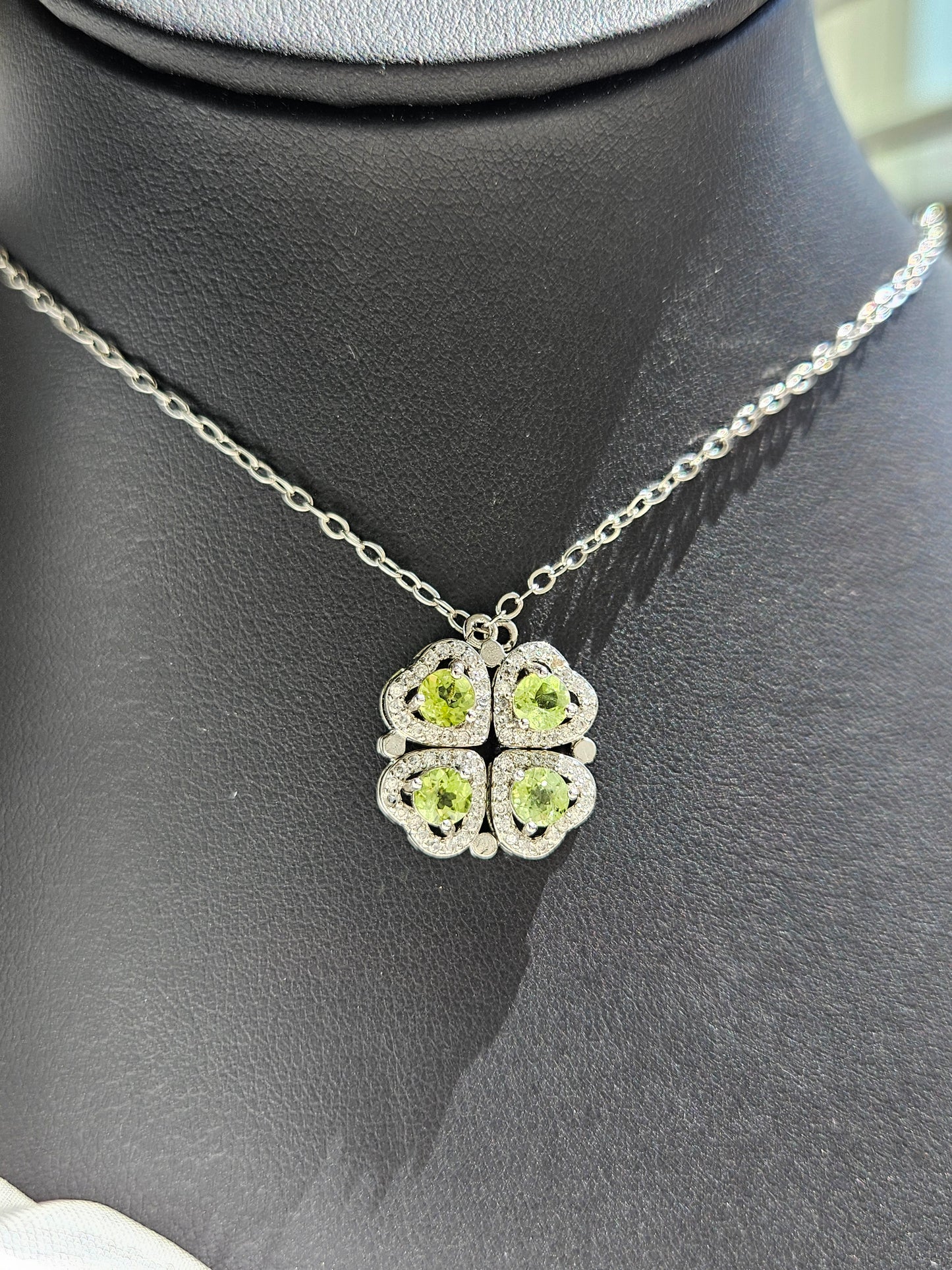 Natural Olivine Clover Openable Necklace Silver Plated