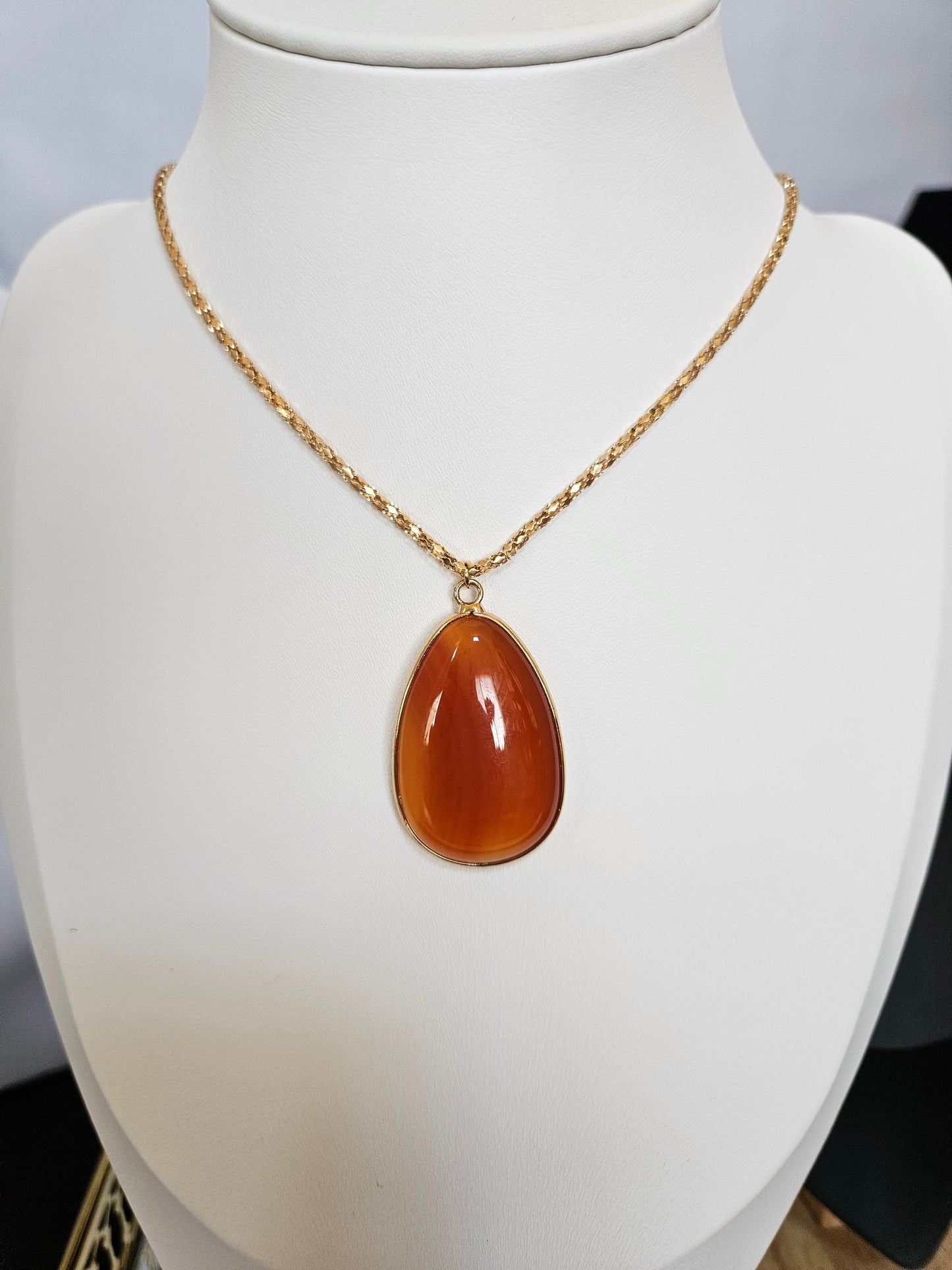 Vintage Teardrop Agate Pendant Necklace