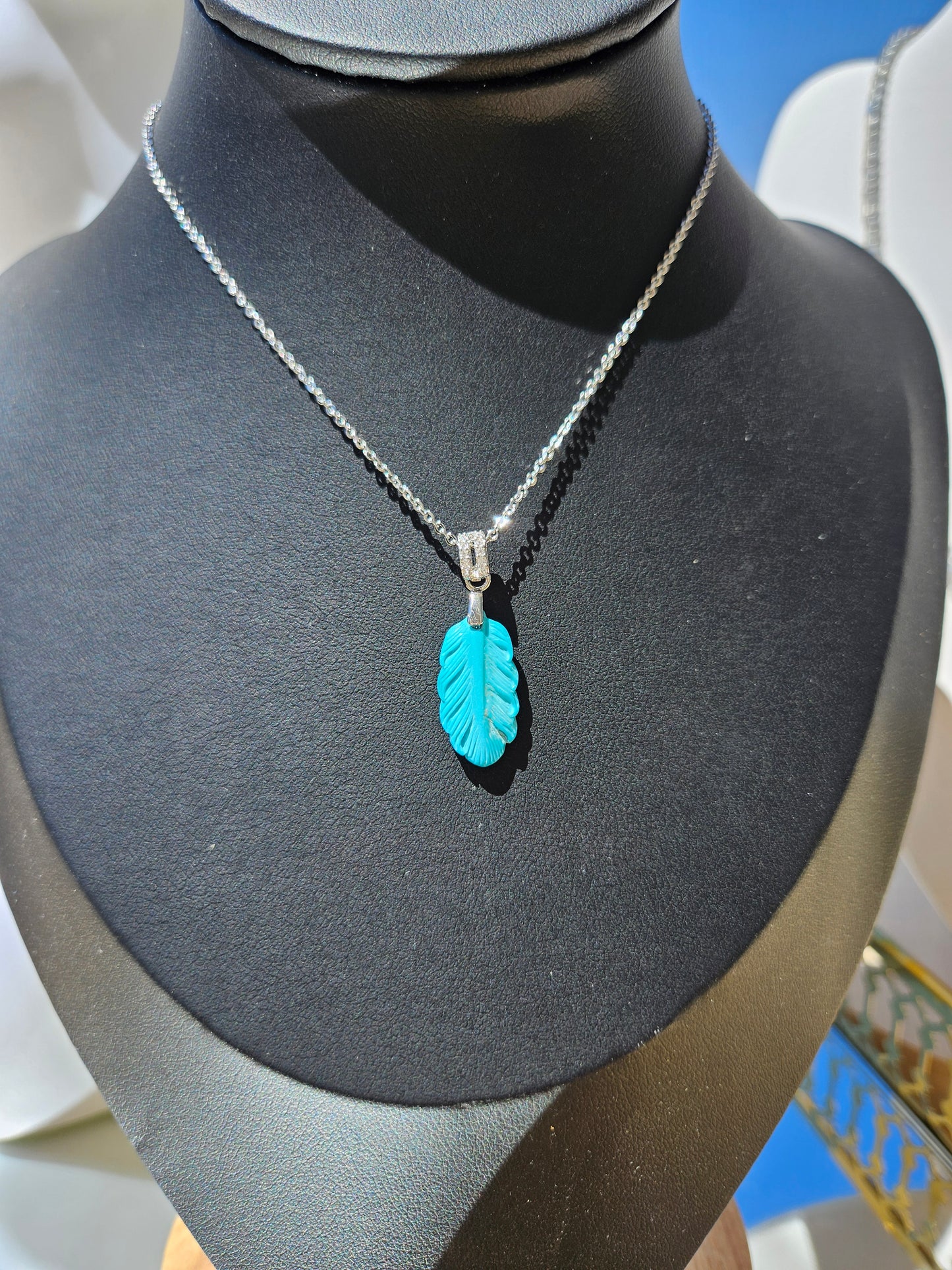 Natural Turquoise Feather-shaped Vintage Pendant Silver-plated Necklace