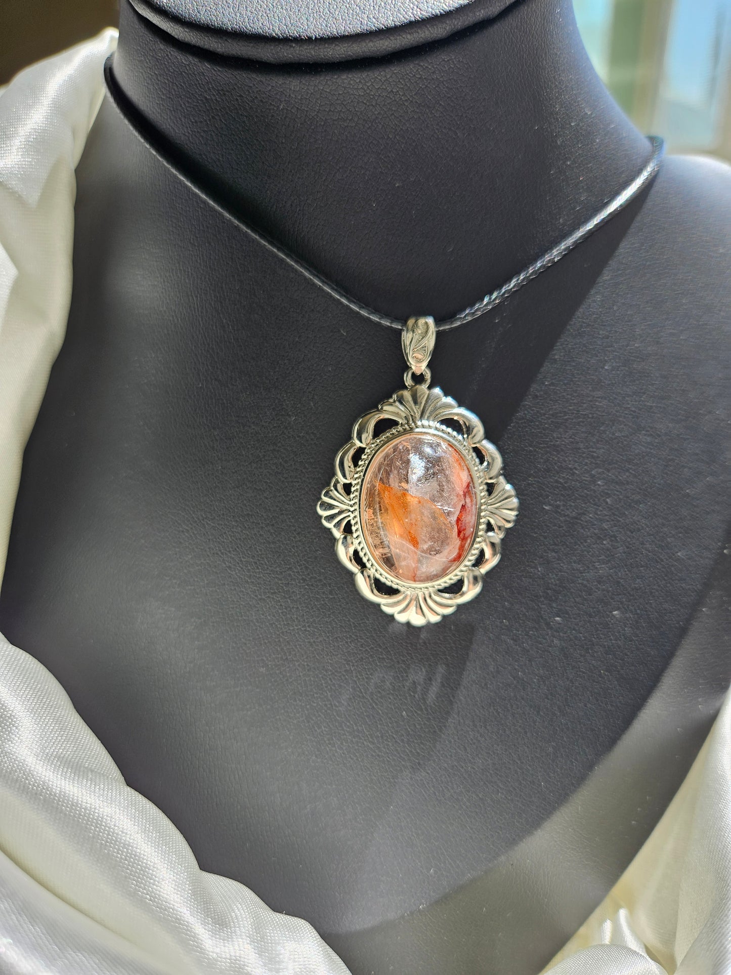 Red Floating Flower Natural Crystal Pendant Necklace