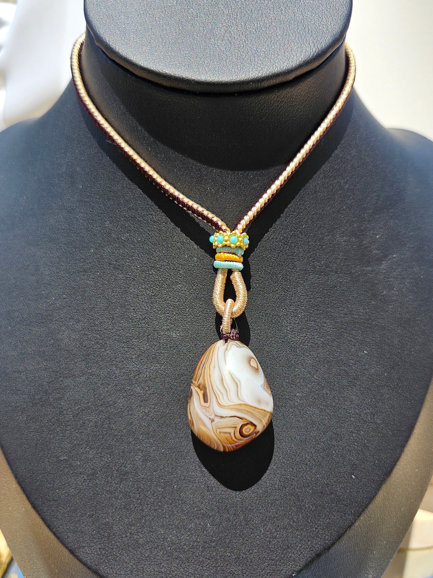 Natural agate pendant necklace with natural different textures on both sides