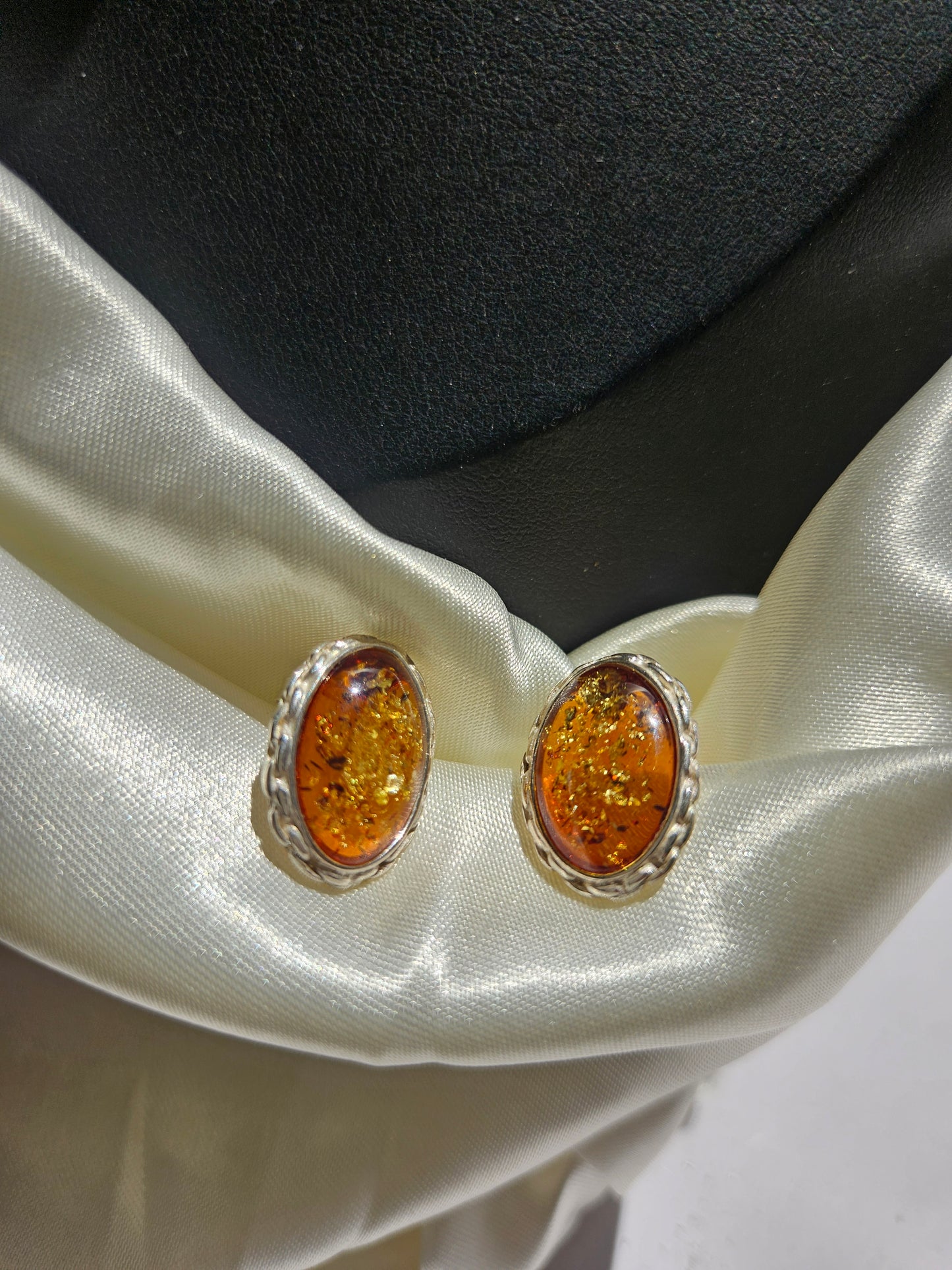 Natural Huapo Earring Oval